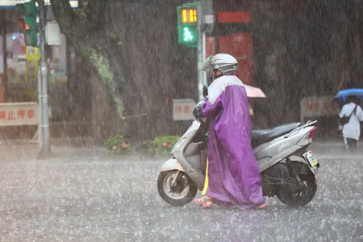11縣市高溫警戒飆38℃ 「這2天」雨勢最猛!降雨熱區曝光