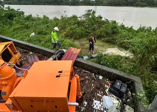 竹市調度3部大型抽水機深夜抵台南 高虹安:全力支援救災