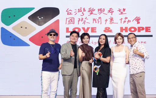艾成沒缺席!王瞳含淚唱《親密愛人》 吐不孤單心聲認了:記掛孩子