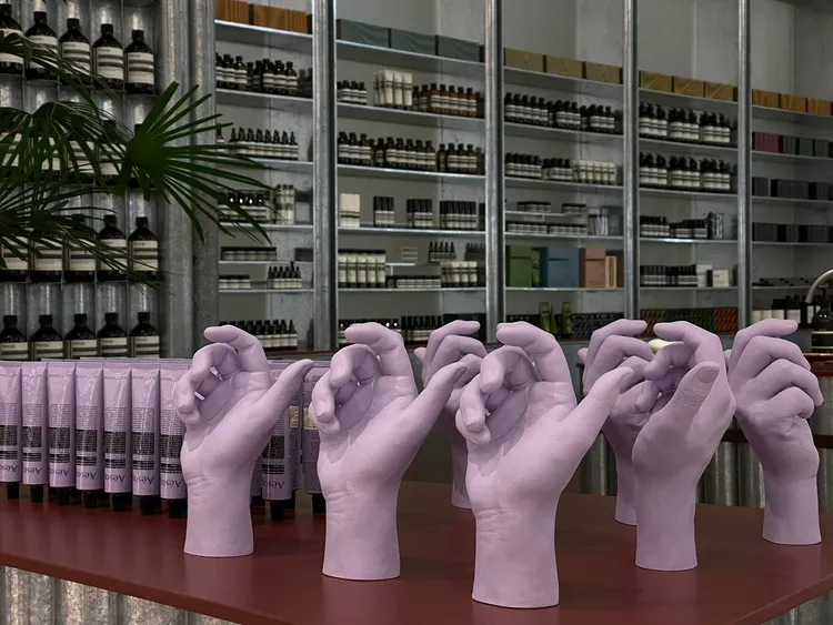 Aesop厄勒俄斯芳香護手霜在台灣店鋪中的陳列。品牌提供
