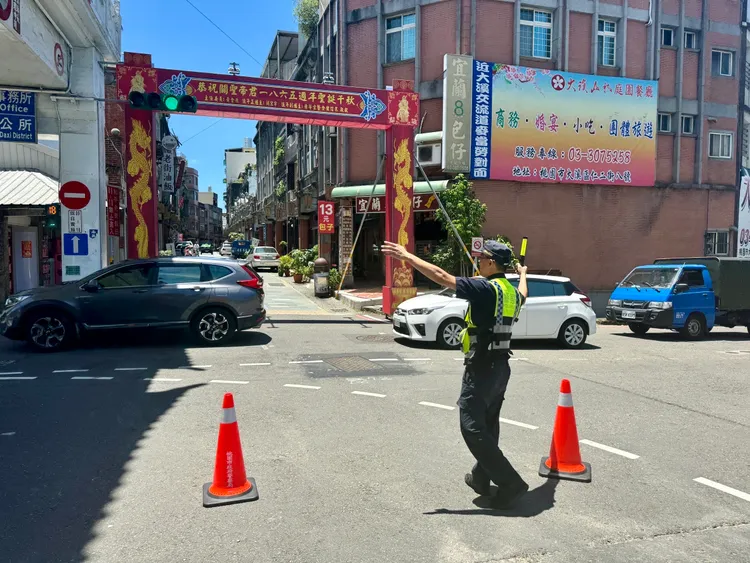 大溪警方周日起在普濟堂周邊道路加強交通管制。大溪警分局提供