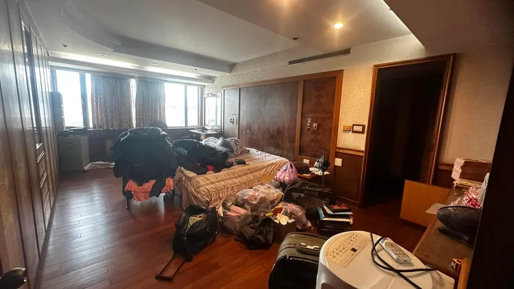 發生墜樓事件後，屋主兒子自砍500萬元求售。翻攝臉書