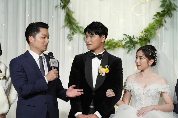 蔣萬安（左）出席黃瀞瑩婚禮。翻攝自陳智菡臉書