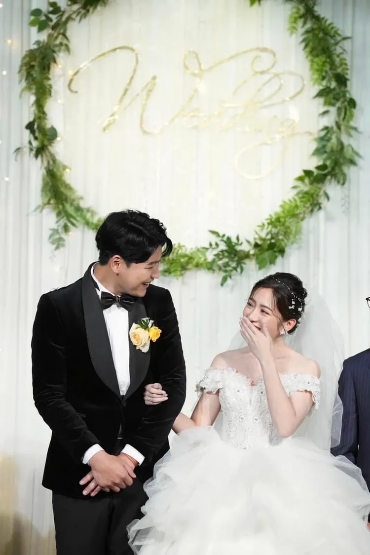 「學姐」黃瀞瑩（右）28日正式舉行婚禮。