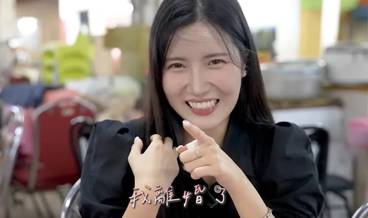 她也特地用中文講出她離婚了。翻攝自南珉貞YT