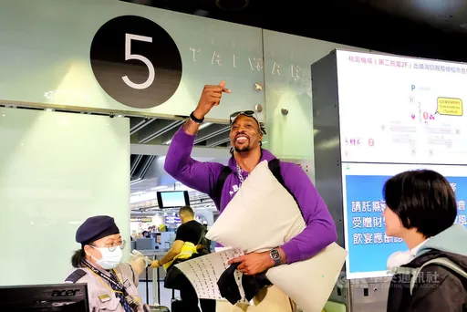 颱風打亂行程!「魔獸」班機被取消 明重返台灣首秀延後