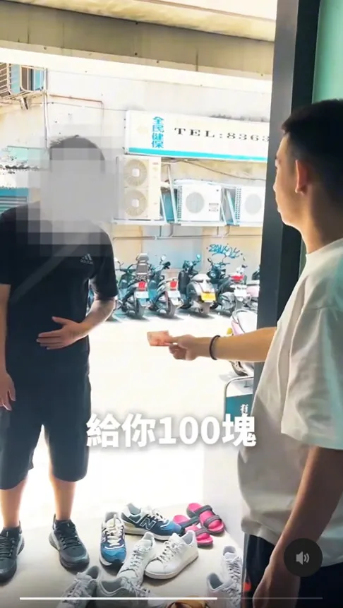 酷炫的公司員工默默地遞了100元給對方。翻攝《kevin0204660》的threads