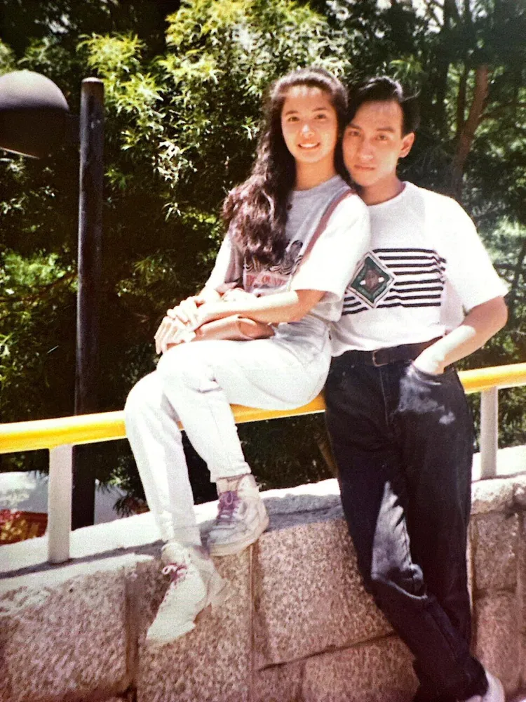 16歲的胡凱欣（左）和23歲的Alan，他是她初戀情人，當年一見鍾情。胡凱欣提供