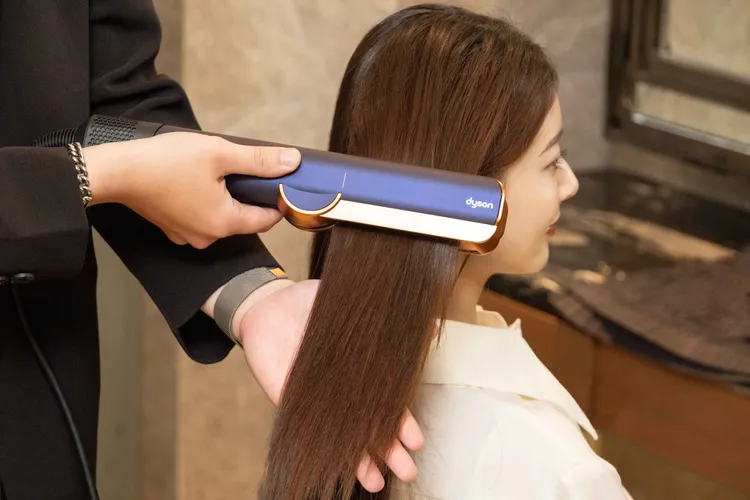 VVIP在資生堂極上御藏YUTAKA養膚療程後可以享受Dyson Salon吹整服務。品牌提供