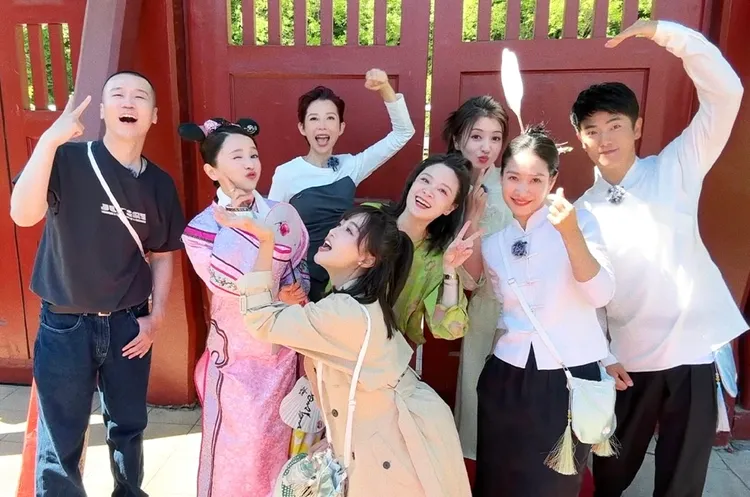 《甄嬛傳》原班人馬回來了，一票「皇親國戚」透過深度探訪、結伴遊學，體驗各地民俗文化。星之傳媒提供