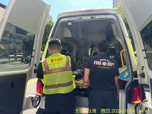 台中婦酒後開窗墜2樓露台 無呼吸心跳送醫!樓下住戶嚇壞