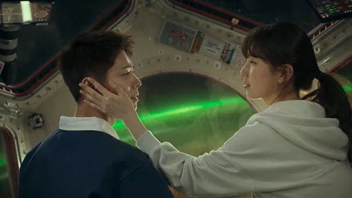 秀智捧頰對視甜蜜合唱朴寶劍 苦等男友甦醒哭成淚人兒