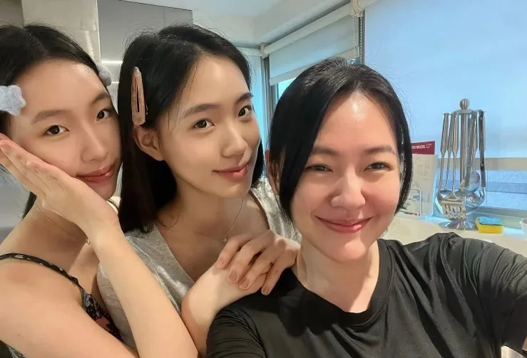 小S與長女、次女合照。翻攝小S的IG