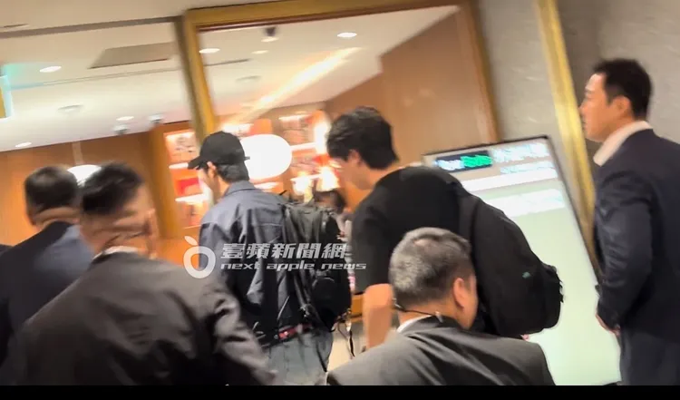 金秀賢快步走進鼎泰豐享用台灣美食。特勤中心攝