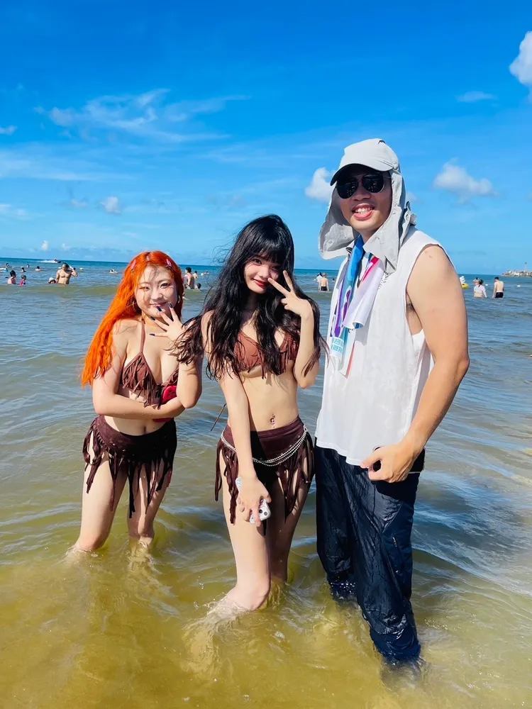 貢寮海祭天氣晴朗，比基尼辣妹紛紛出籠。讀者提供