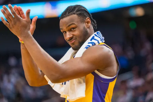 別再說他「靠爸」!詹皇之子終於投進3分球打出代表作 怒砍12分