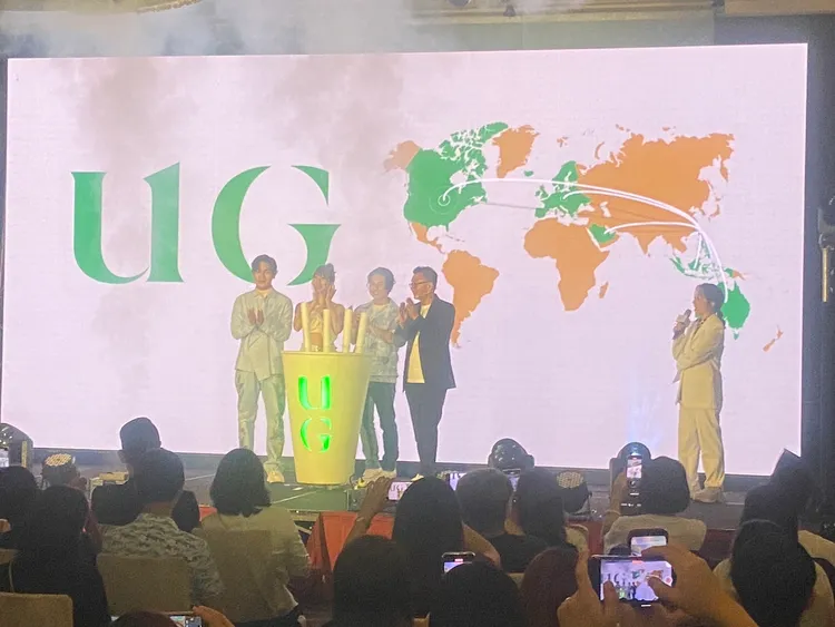 聯發國際董事長鄭凱隆(右2)表示，一個月內已一口氣開出10店，未來一年內要開出100店，除台灣市場外也將進軍海外。陳揚盛攝