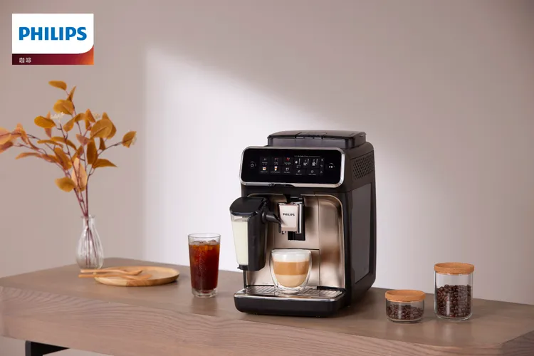 飛利浦雙溫萃取雲朵拿鐵機(圖為LatteGo EP3347)，全新低溫慢萃技術，品嘗清爽明亮花果香風味