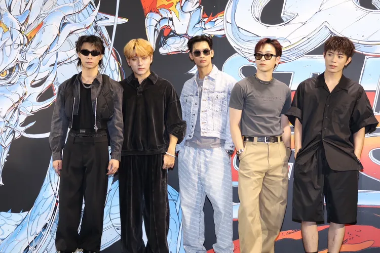 FEniX全員造型皆出自alexander wang。莊宗達攝