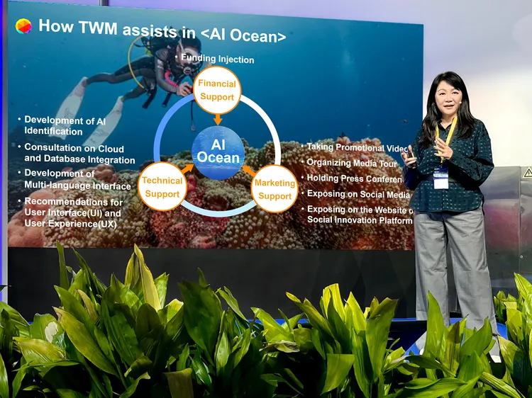 台灣大哥大永續品牌公關副總劉麗惠於葡萄牙DwP Global Summit分享AI助力海洋保育的永續創新成就，並透過台灣大自行研發的LIAISE平台，播放成果影片，將原始影片的中文字幕、語音自動轉換成英文，展現台灣大AI技術堅強實力。台灣大哥大提供。