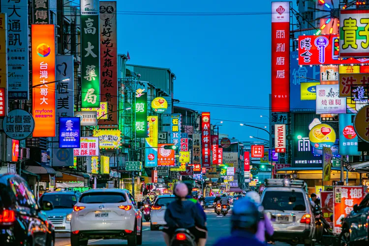 「保泰一品」周邊商業機能發達，距離4大百貨商場不遠，堪稱南高雄生活機能最具優勢區。城揚建設提供