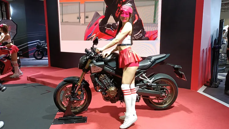 CBR650R從低轉速域到高轉速域，皆具備令人興奮的順暢動力，大膽且具運動感的造型受到Fireblade DNA的啟發，詮釋完美跑格且動感的四缸中量級街跑車。林浩昇攝