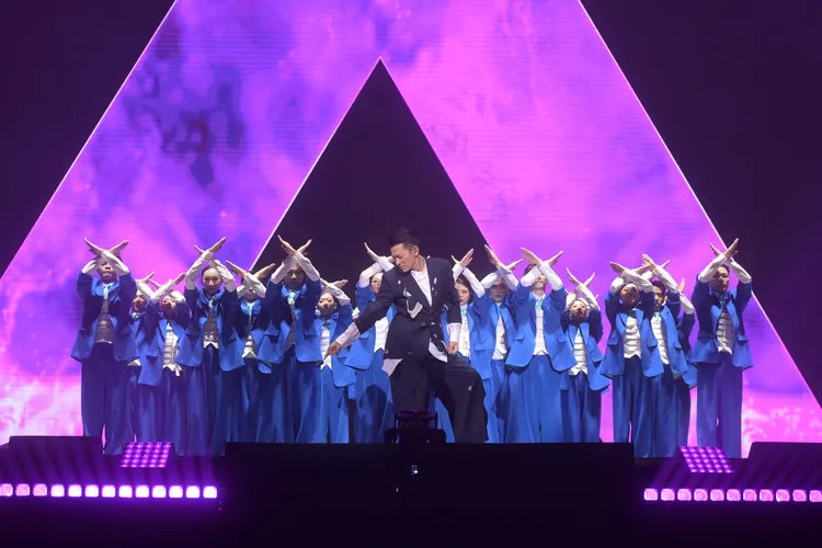 劉德華在舞台上載歌載舞。台灣映藝提供