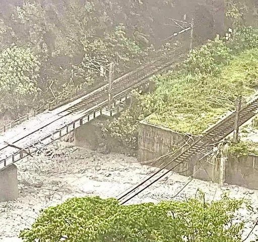 凱米颱風重創蘇花路廊　台鐵北迴線軌道淹沒沖毀！重建需5個月