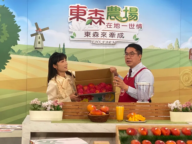 台南市長黃偉哲北上直播賣芒果，1萬2000公斤芒果全賣光。台南市政府提供