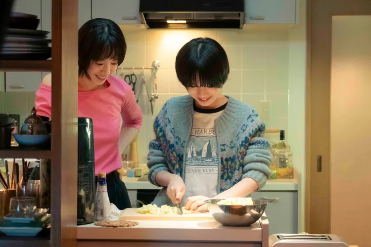 早瀨憩（右）在《重啟人生》演夏帆的少女時期，《異國日記》一起合作。天馬行空提供