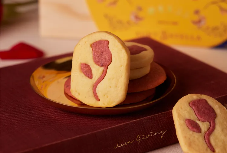 100%全天然的玫瑰餅乾(限量供應) ，只在迪士尼限定禮盒品嚐得到。業者提供