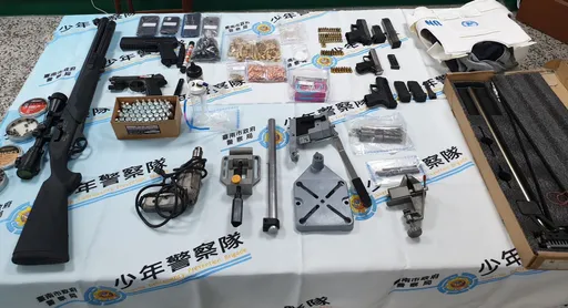 家族汽修廠當掩護!南警破地下兵工廠 搜出「UN」聯合國防彈衣