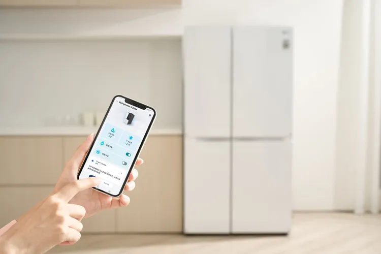 LG 冰箱內見WiFi可連接LG ThinQ操控，使用手機就能輕鬆控制家中冰箱。LG提供。