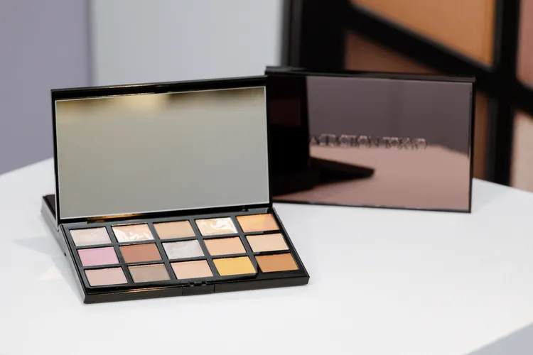 ADDICTION癮炫訂製眼采盤15周年永恆珍藏版，2500元。品牌提供