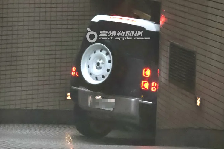 李聖傑載「孕味妹」回到南港小豪宅共度颱風夜。特勤中心攝