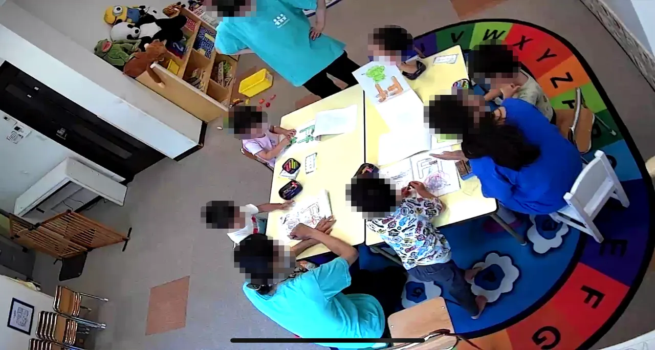 某一家幼兒園監視器大放送,小朋友、老師動態一清二楚。翻攝自該APP