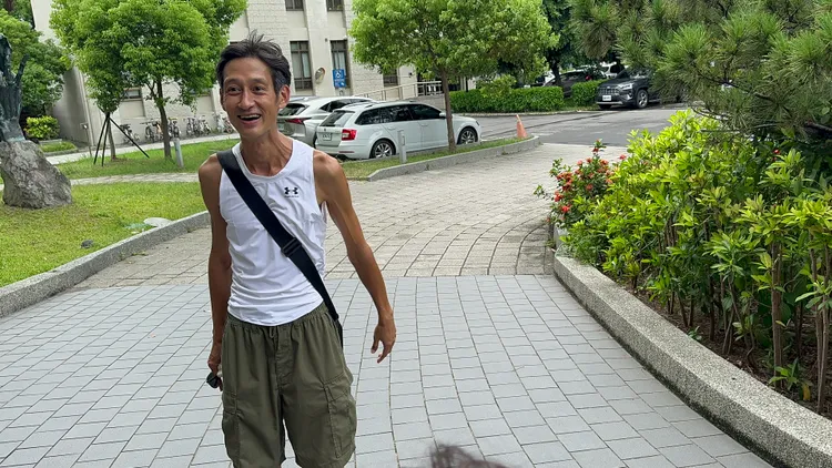 面對記者上前訪問，唐治平露出笑容。特勤中心攝