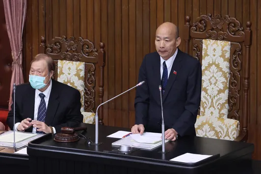 「黃子佼條款」兒少性剝削防制條例三讀 拍攝、購買兒少性影像最重關7年、罰百萬