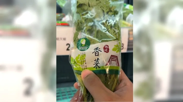 網友發現全聯蔬菜只剩香菜。翻攝自threads