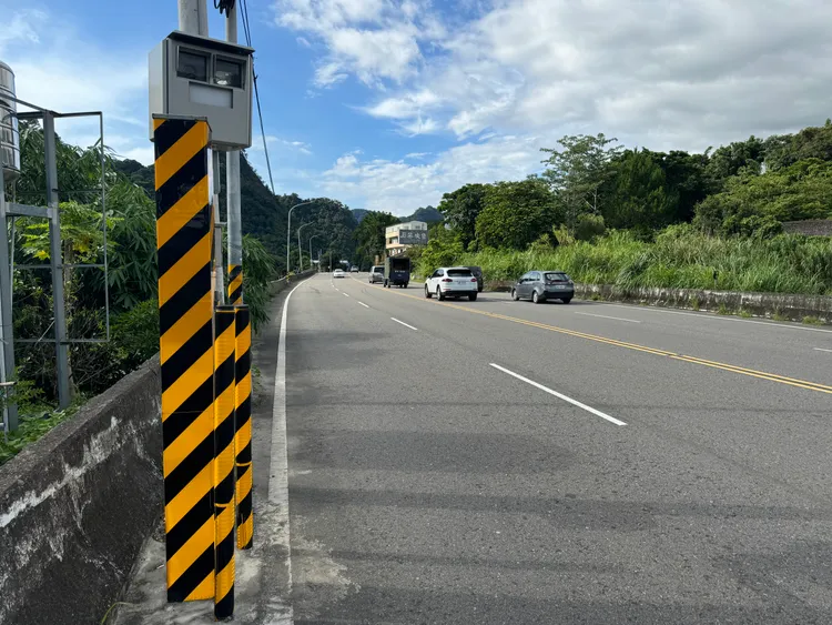 苗栗縣2024年超速固定桿取締總件數為2萬6300件。警方提供