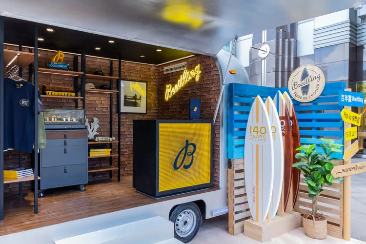 百年靈在台北101購物中心松智廣場打在快閃露營車。品牌提供