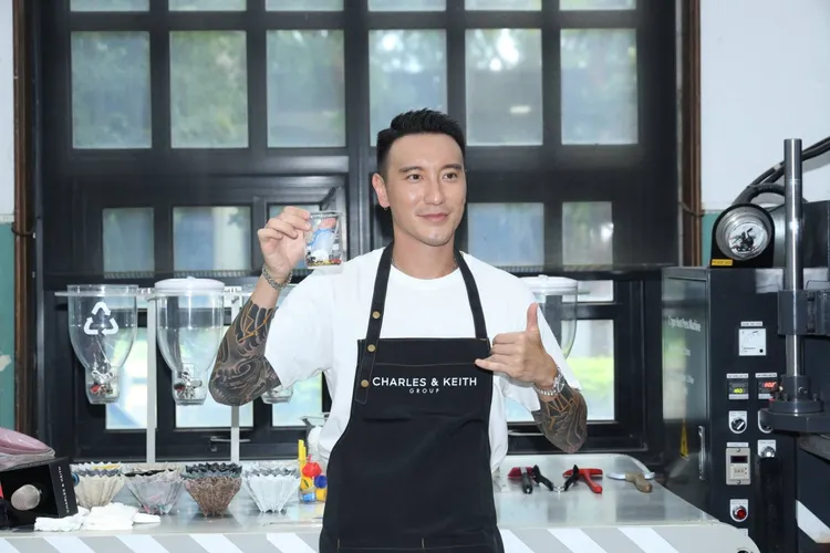 王陽明在環保創意工作坊製作充電盤。攝影中心攝