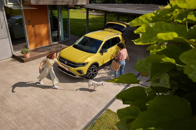 T-Cross現在可搭配艷夏優享價88.8萬元。原廠照片