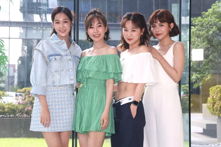 林萱瑜（右起）、游詩璟、羅巧倫、邱子芯是《願望》四葉草。彭欣偉攝