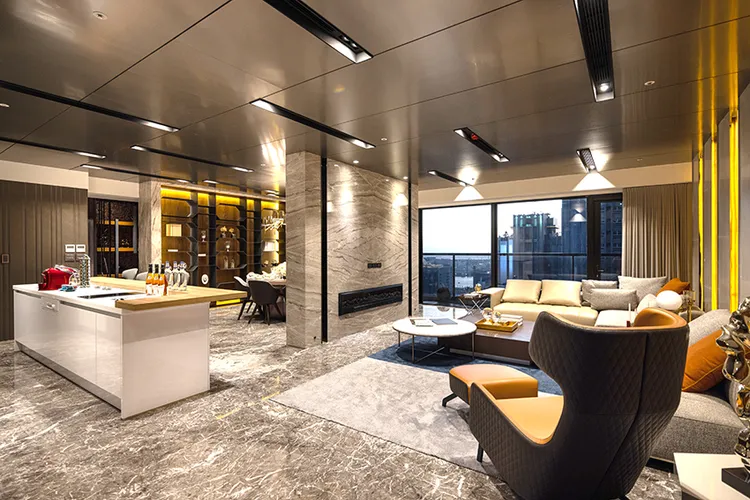 目前主力銷售為125與131坪，居家配置頂級建材，每坪房價僅3字頭。本業建設提供