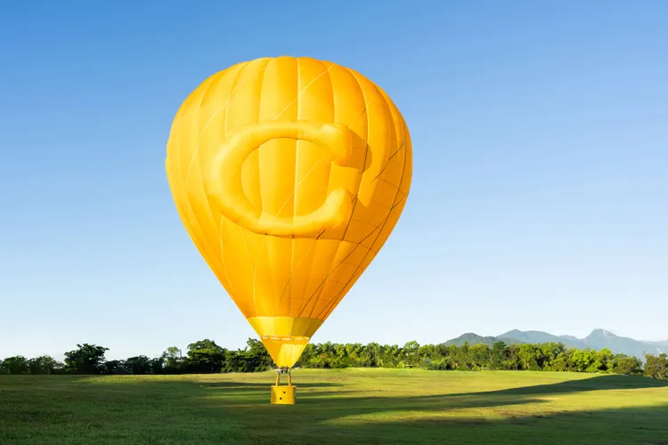 COACH打造品牌全球首顆熱氣球C Lock Balloon。品牌提供