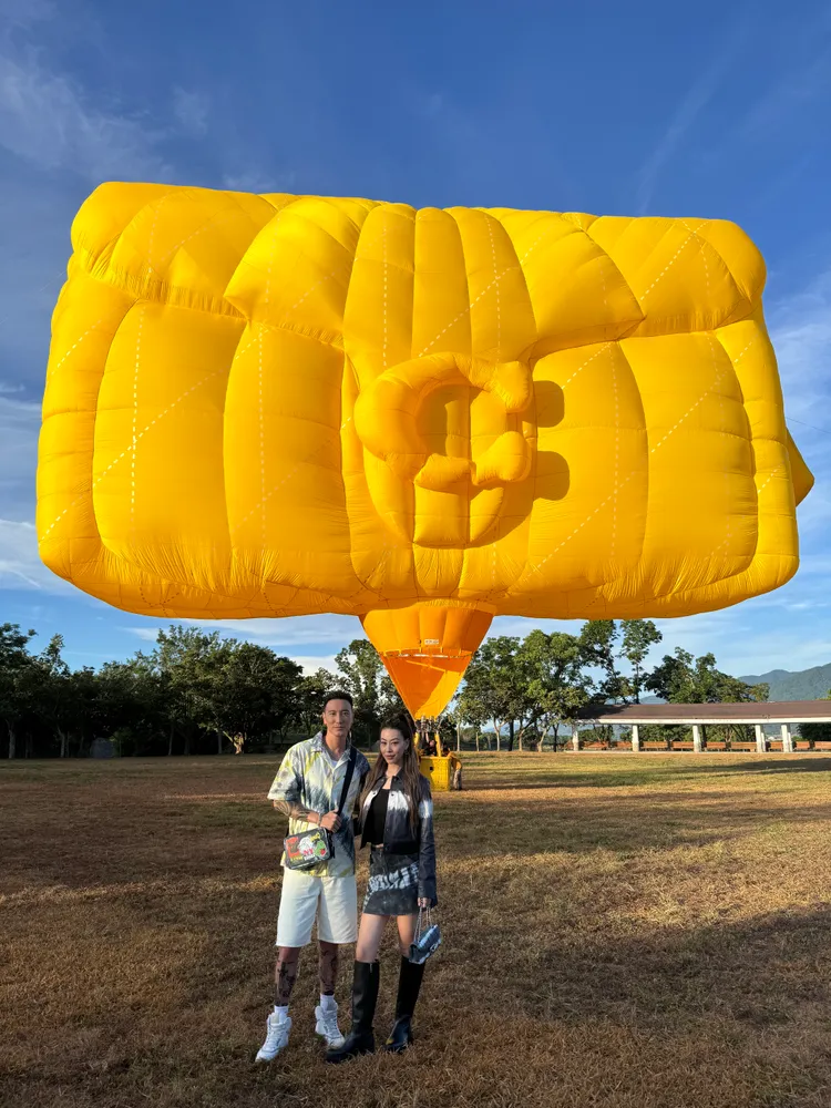 王陽明（左）、蔡詩芸（右）是第一次搭乘熱氣球。劉旻君攝