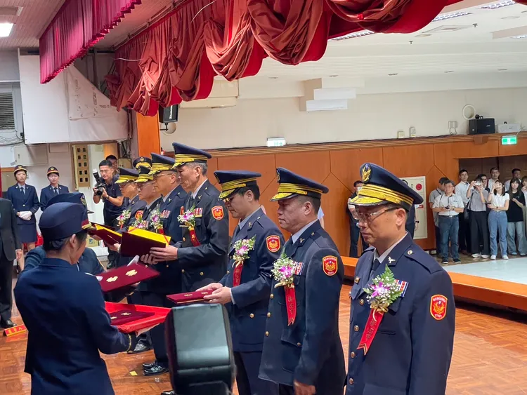 新任分局長進行布達。警方提供