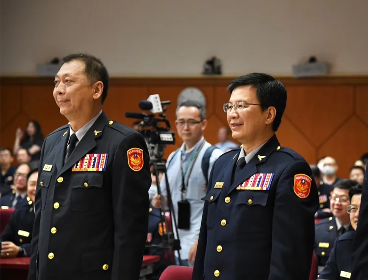 新任副局長林新晃（左）、副局長王文澤（右）。警方提供