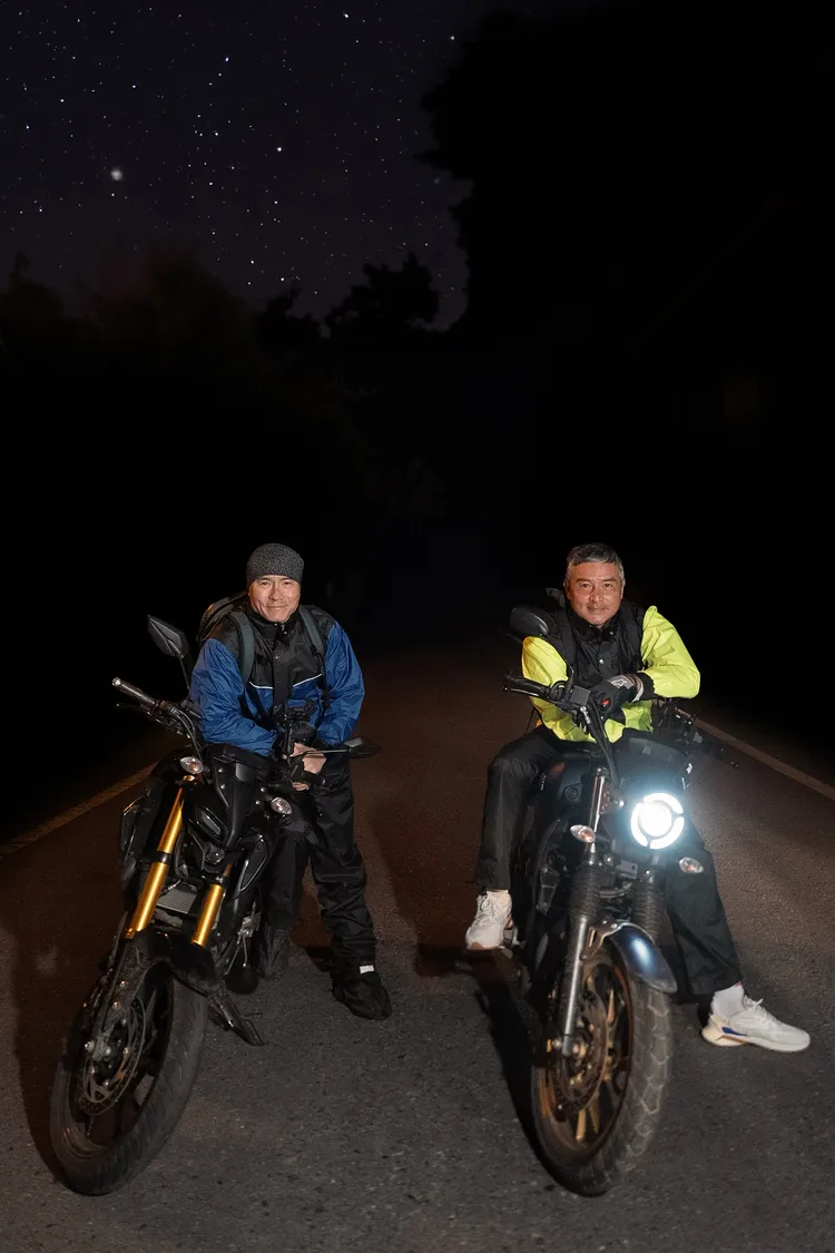 李銘順、李銘忠白天縱騎12小時。公共電視提供